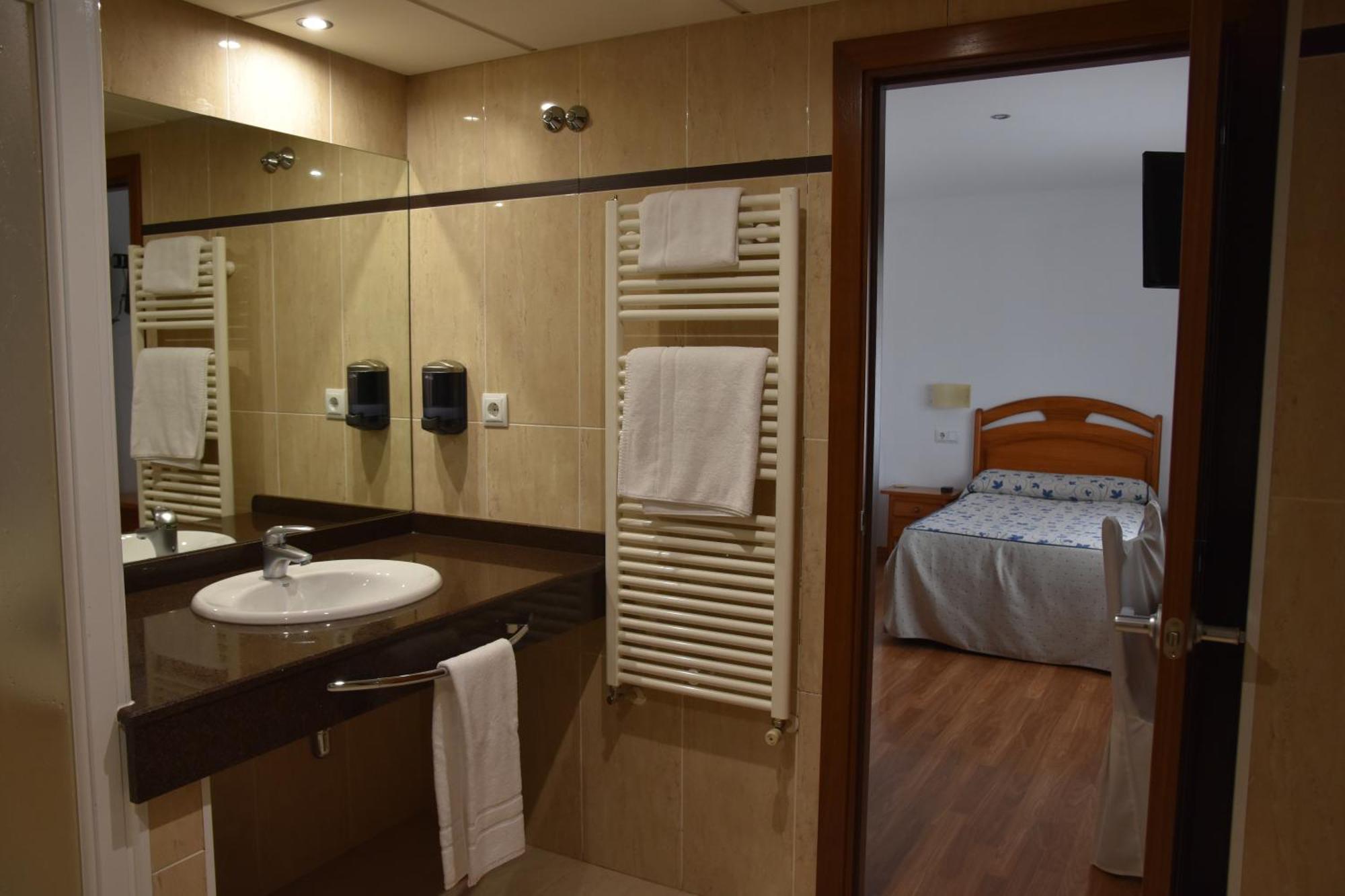 Aparthotel Tres Caminos El Grado Exterior foto